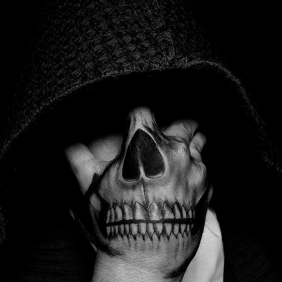 Hooded skull / grim reaper face