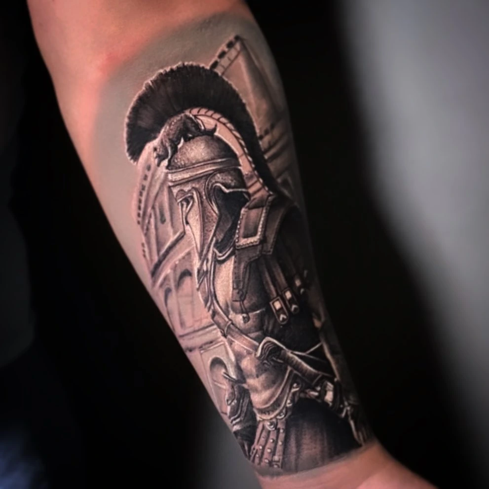 Spartan / 300 warrior with helmet and Colosseum