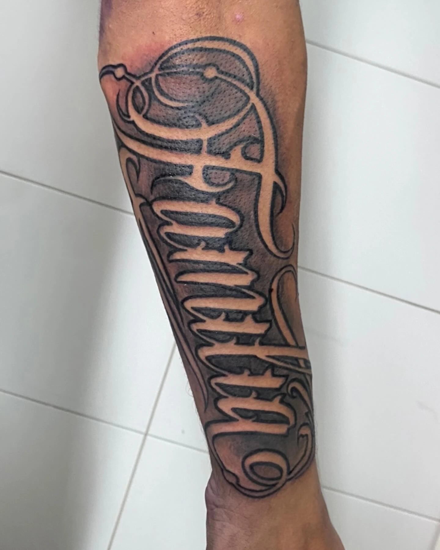 'Familia' chicano calligraphy script (1/2 — companion to C3zbFc_owkw)