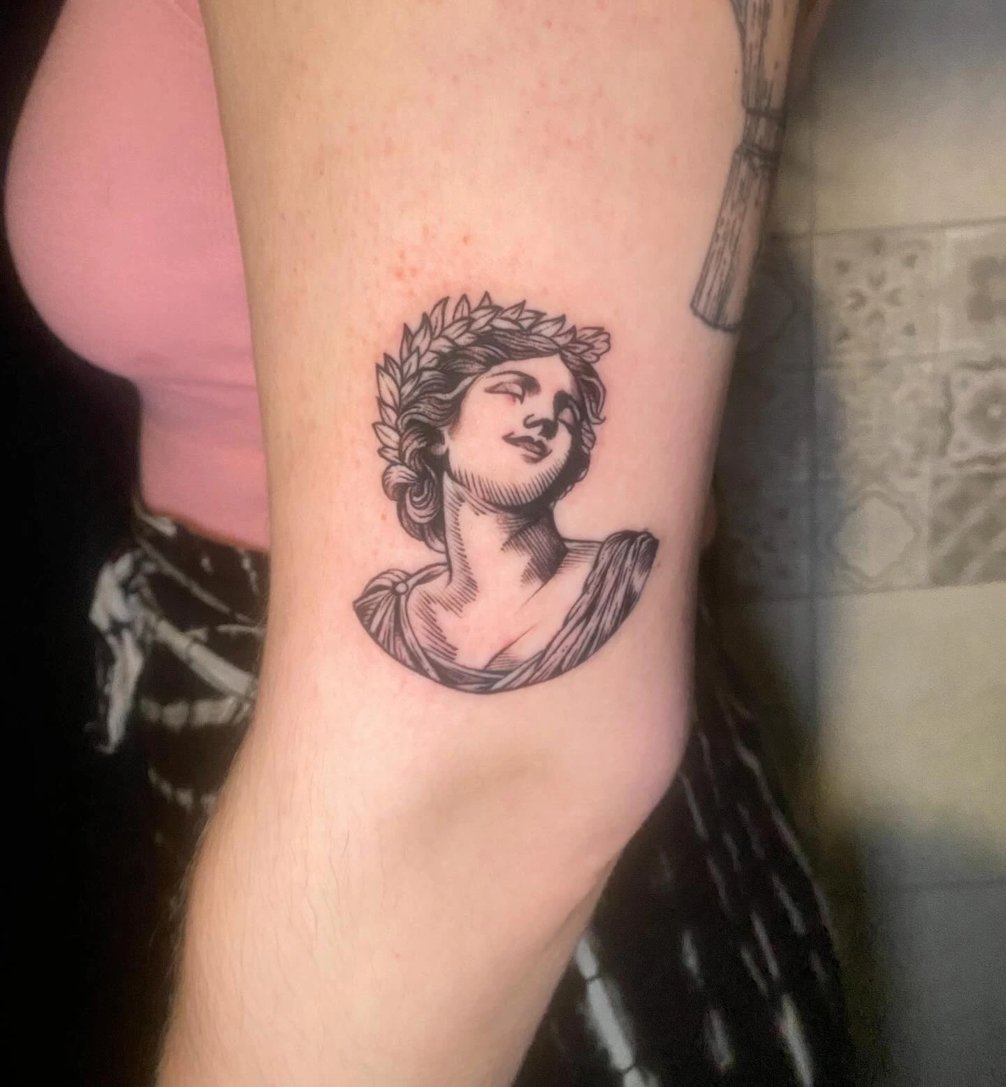 Laurel-crowned Roman/Greek female bust, etching/engraving fineline blackwork