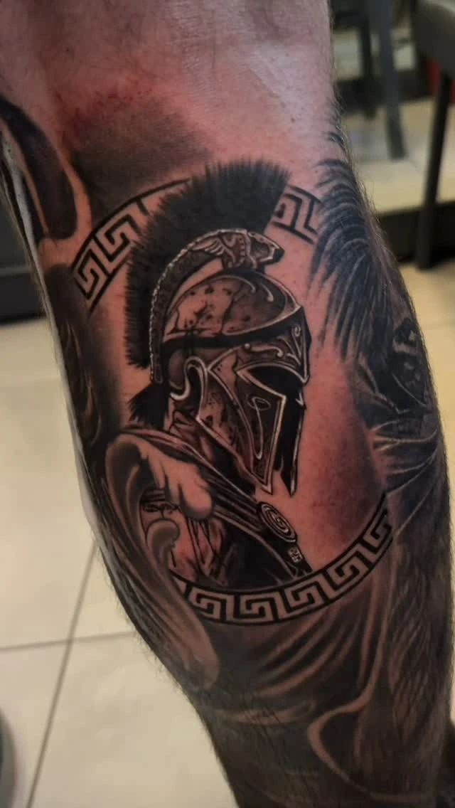 Spartan/Greek warrior with plumed helmet inside Greek-key meander circle