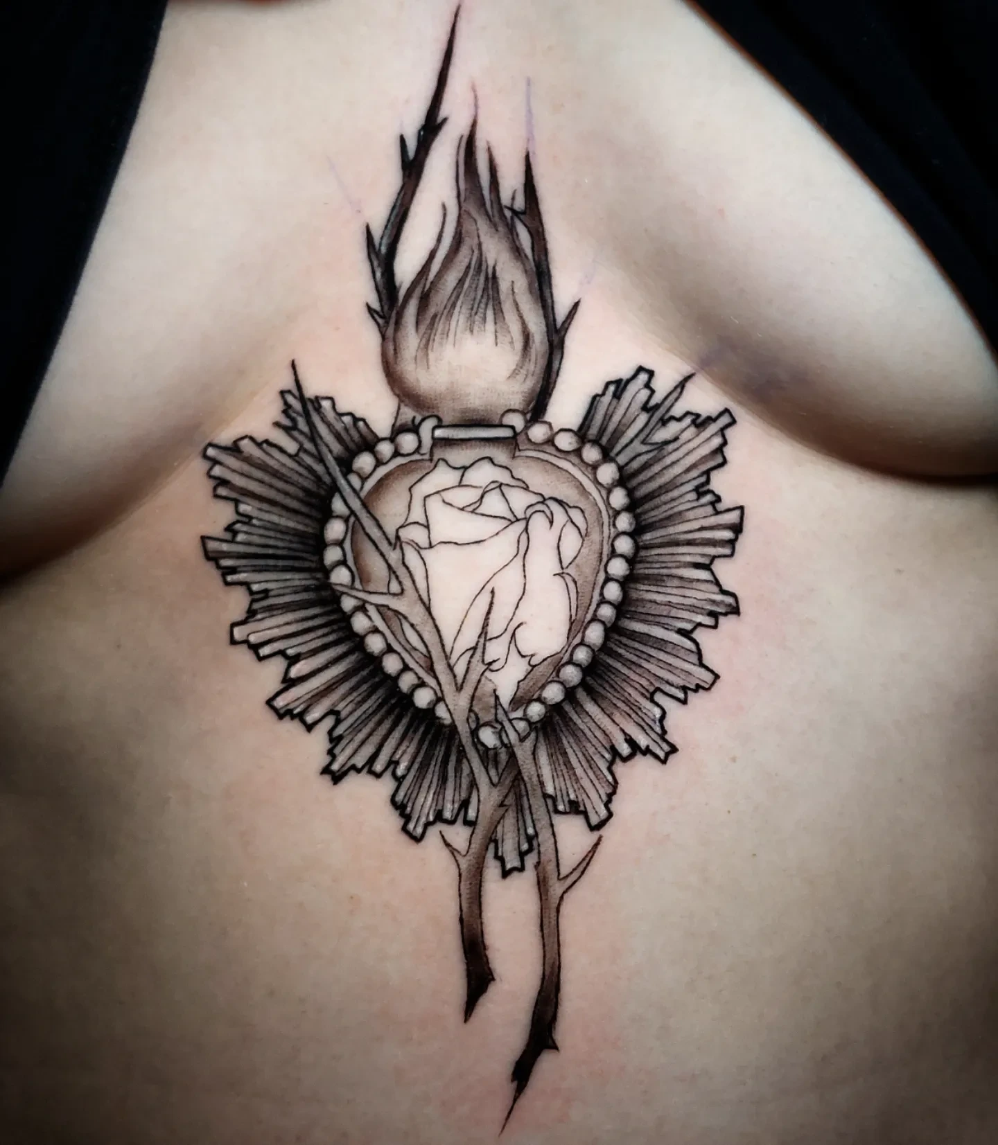 Sacred heart with rose & sunburst (religious)
