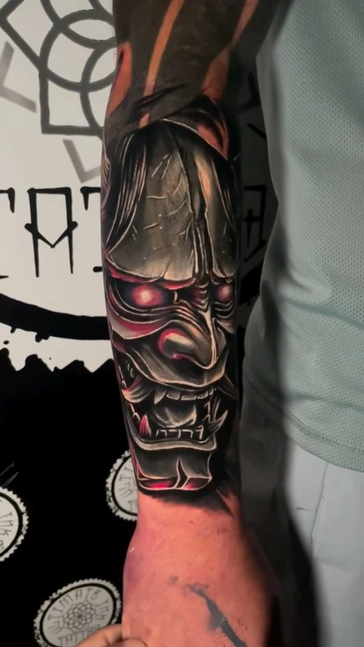 Hannya mask demon with metallic chrome rendering