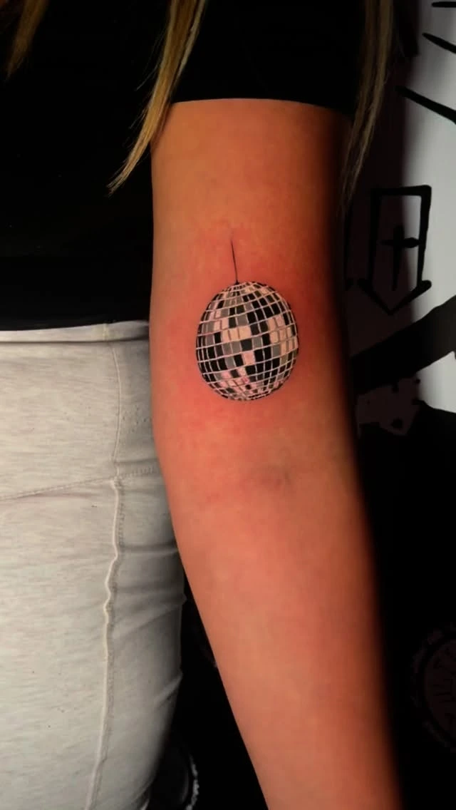 Mini disco ball, single small color-realism piece
