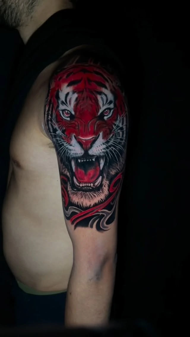 Roaring red tiger head with red/black tribal smoke (close variant of DRMhftFiEgc)