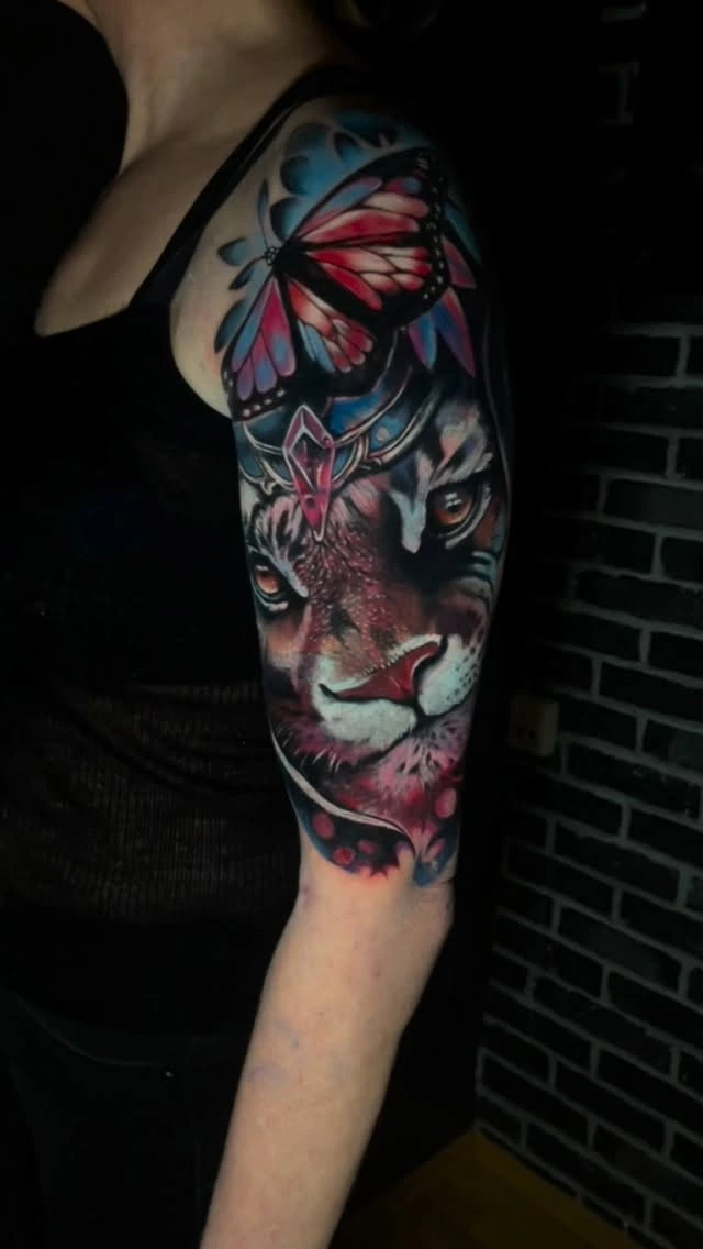 tiger face with butterfly headpiece, half-sleeve