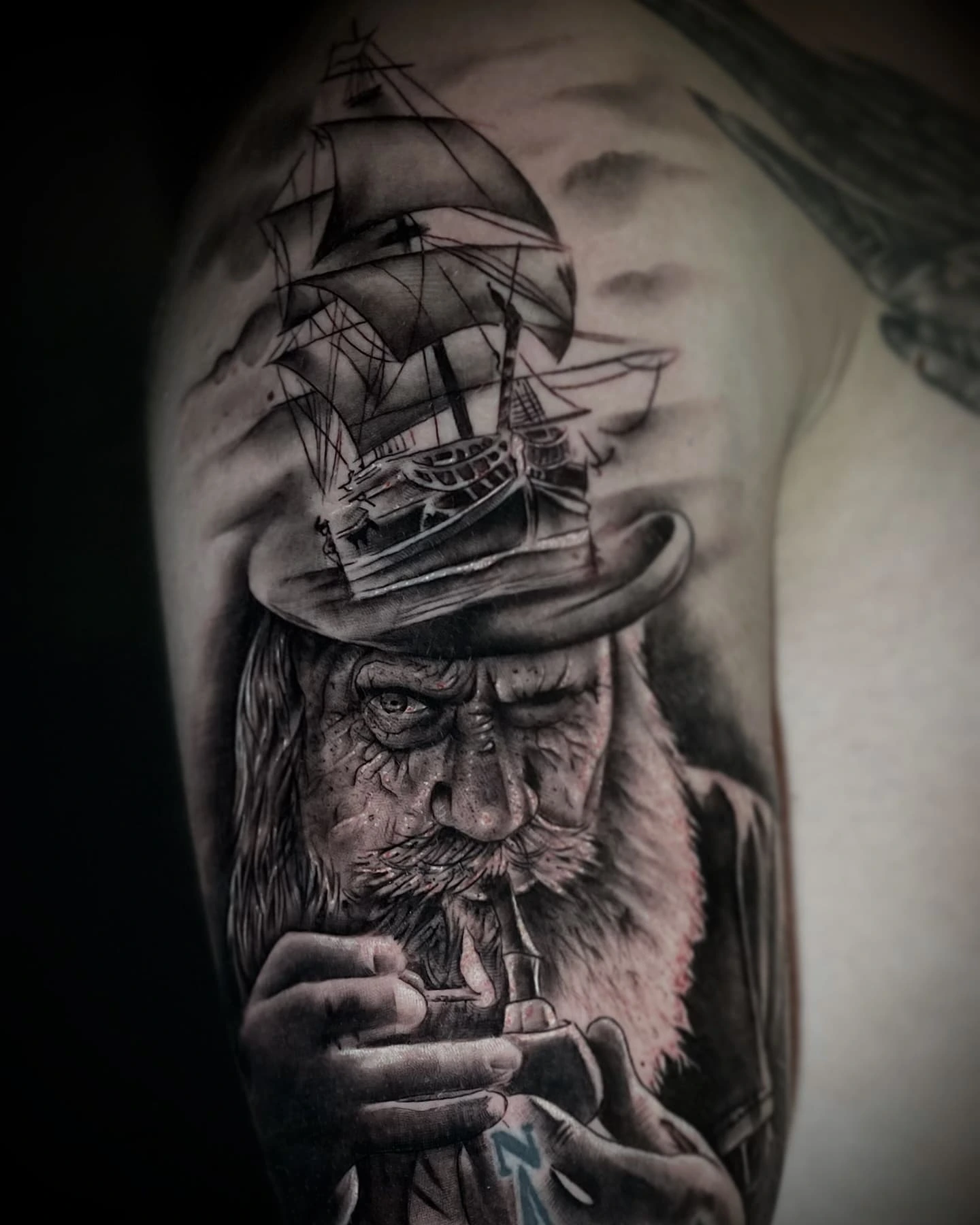 old sailor/marinero with ship-on-hat and pipe (surreal)