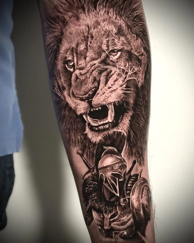 roaring lion above spartan/gladiator helmet (The King)